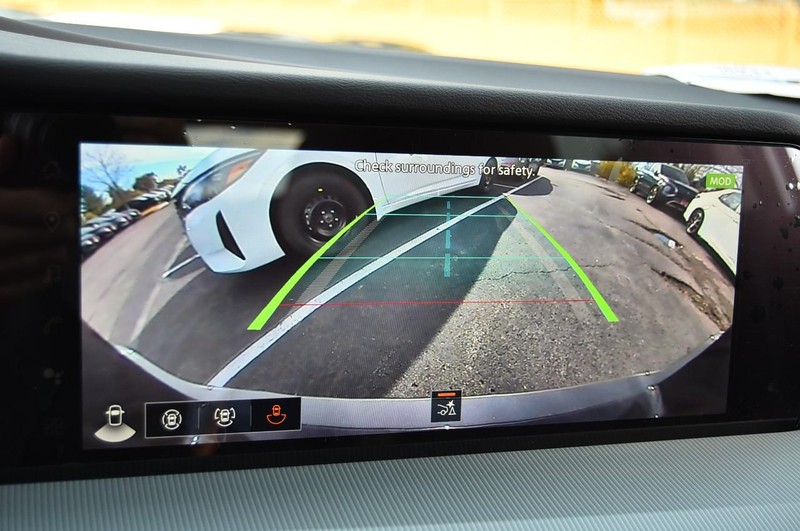 Nissan Murano Vehicle Image 16