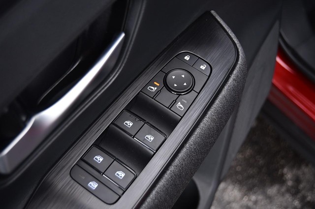 Nissan Kicks Vehicle Image 09