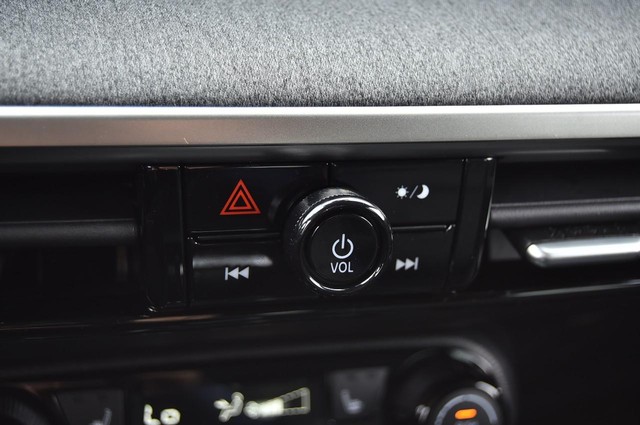 Nissan Kicks Vehicle Image 14