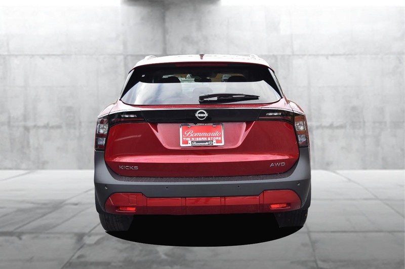 Nissan Kicks Vehicle Image 06