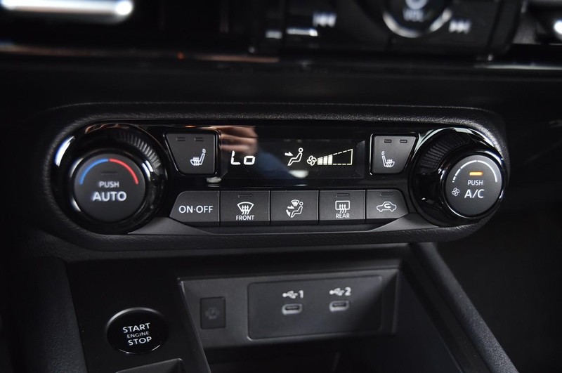 Nissan Kicks Vehicle Image 15