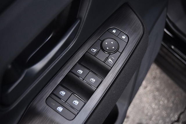 Nissan Kicks Vehicle Image 09