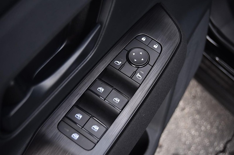 Nissan Kicks Vehicle Image 09