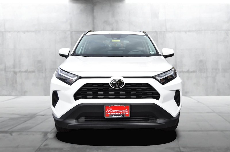 Toyota RAV4 Vehicle Full-screen Gallery Image 4