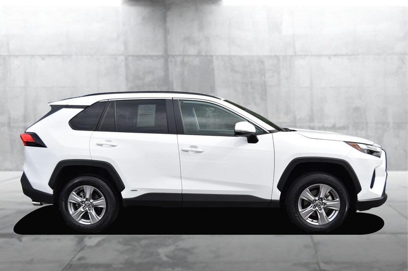 Toyota RAV4 Vehicle Full-screen Gallery Image 5