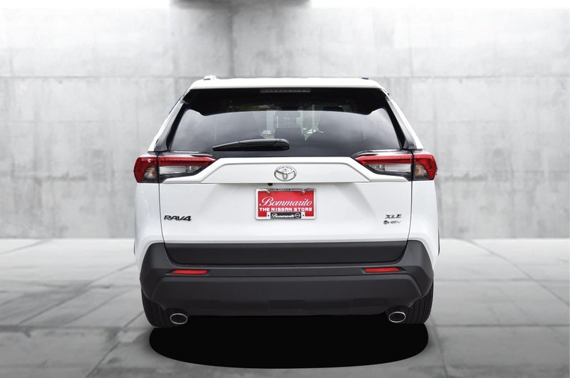 Toyota RAV4 Vehicle Full-screen Gallery Image 6