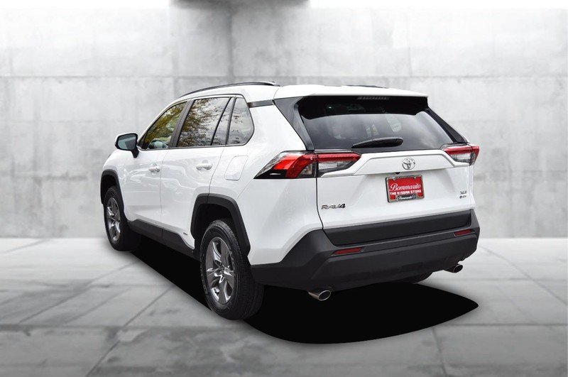 Toyota RAV4 Vehicle Full-screen Gallery Image 7