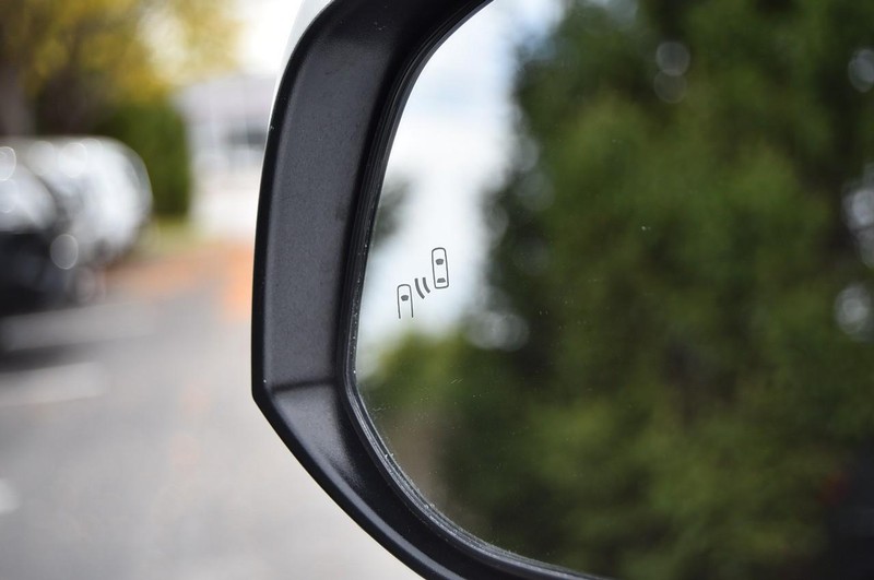 Toyota RAV4 Vehicle Full-screen Gallery Image 10