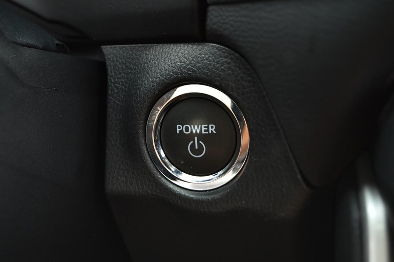 Toyota RAV4 Vehicle Full-screen Gallery Image 17