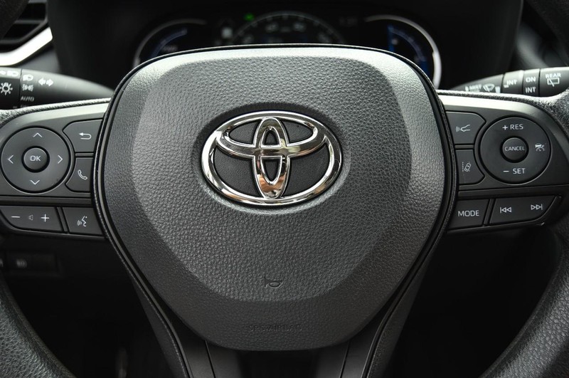 Toyota RAV4 Vehicle Full-screen Gallery Image 18