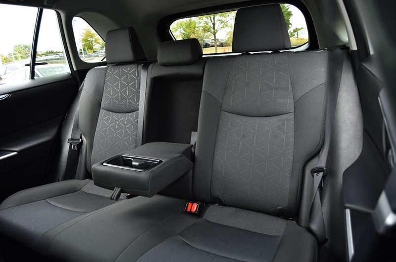 Toyota RAV4 Vehicle Full-screen Gallery Image 21