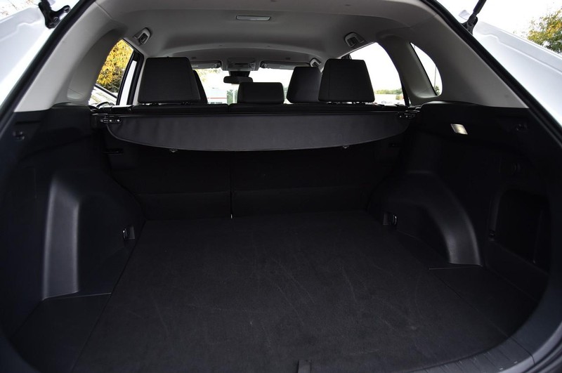 Toyota RAV4 Vehicle Full-screen Gallery Image 24