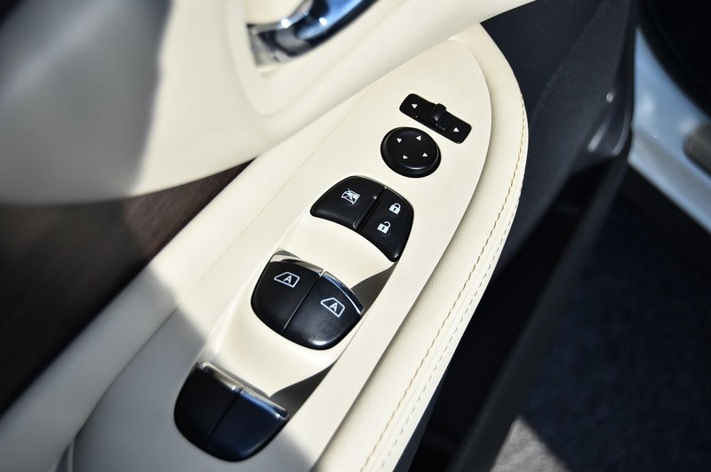 Nissan Murano Vehicle Image 09