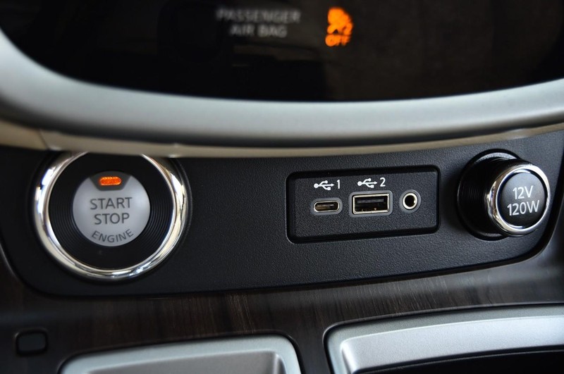 Nissan Murano Vehicle Image 18