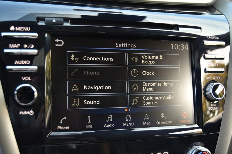 Nissan Murano Vehicle Image 16