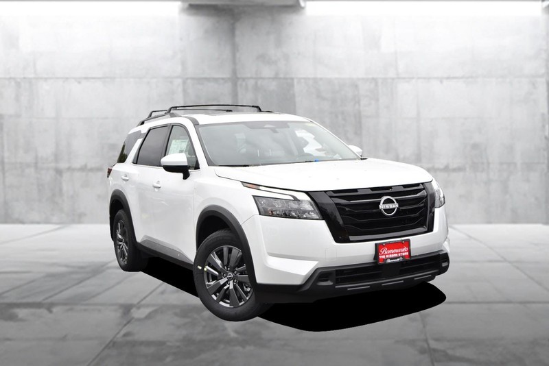 Nissan Pathfinder Vehicle Image 02