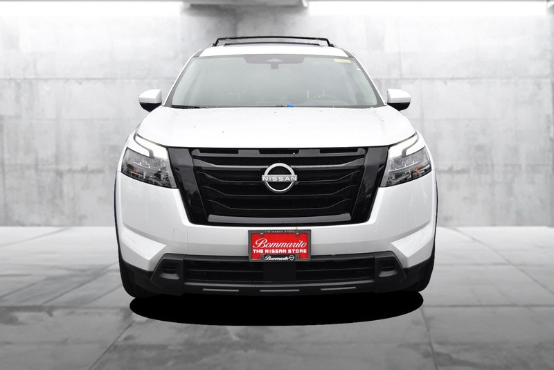 Nissan Pathfinder Vehicle Image 04