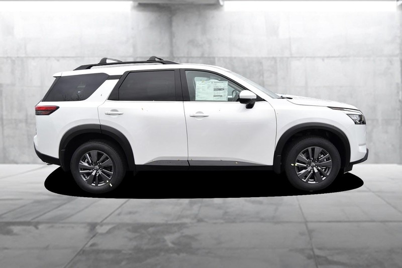 Nissan Pathfinder Vehicle Image 05