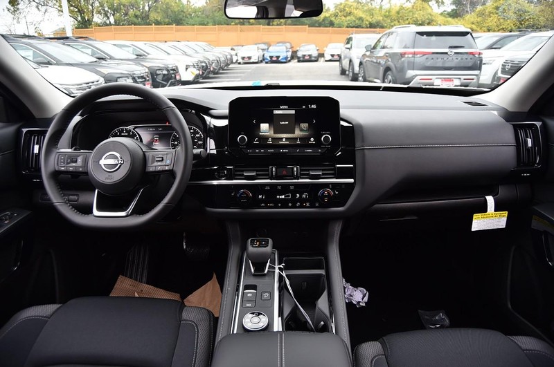 Nissan Pathfinder Vehicle Image 08