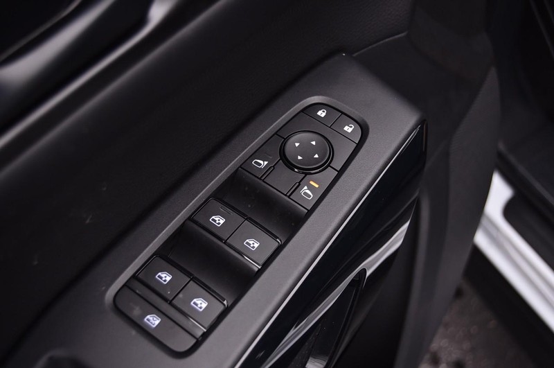 Nissan Pathfinder Vehicle Image 09