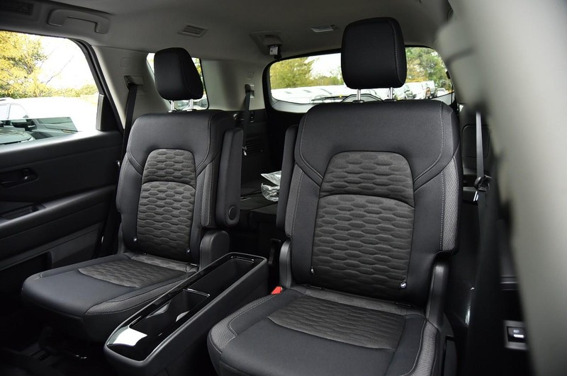 Nissan Pathfinder Vehicle Image 23
