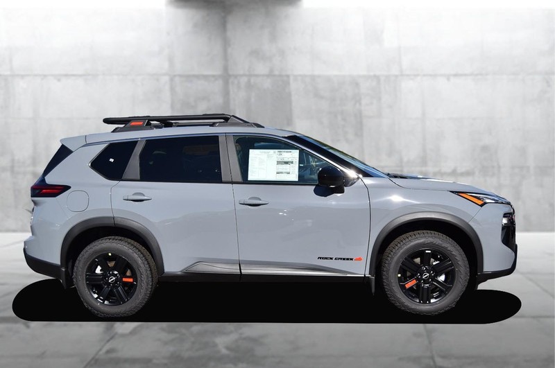 Nissan Rogue Vehicle Image 05