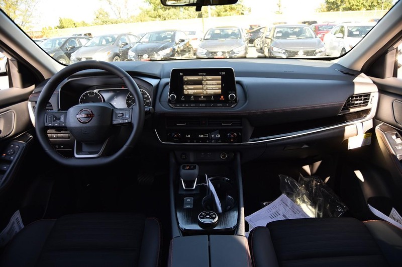 Nissan Rogue Vehicle Image 08