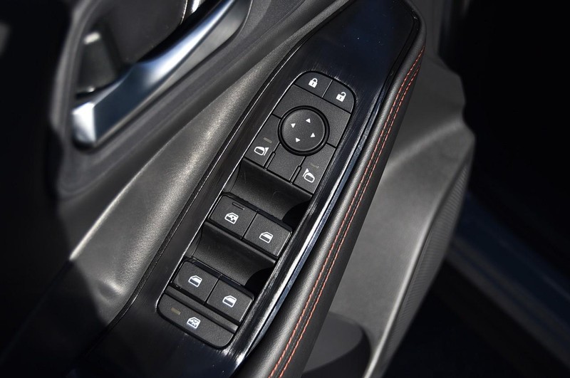 Nissan Rogue Vehicle Image 09