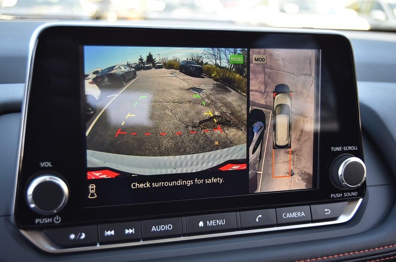 Nissan Rogue Vehicle Image 13