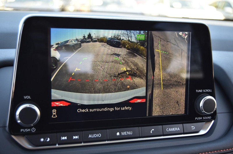 Nissan Rogue Vehicle Image 14