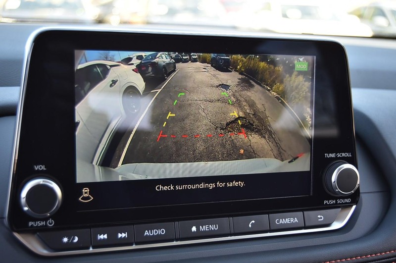 Nissan Rogue Vehicle Image 15