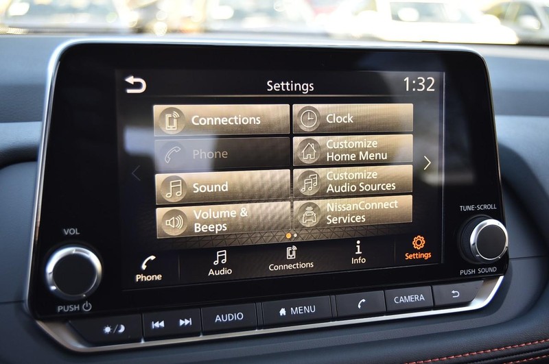 Nissan Rogue Vehicle Image 17