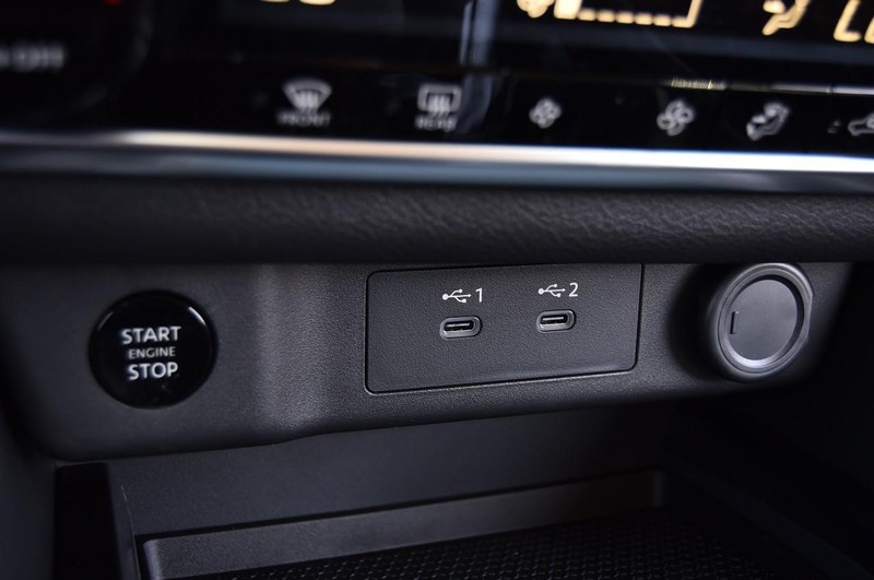 Nissan Rogue Vehicle Image 19