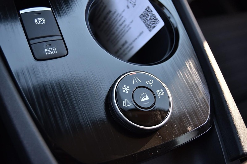 Nissan Rogue Vehicle Image 20