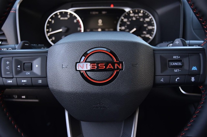 Nissan Rogue Vehicle Image 21