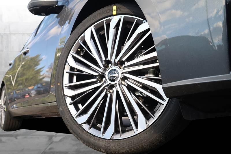 Nissan Altima Vehicle Image 03