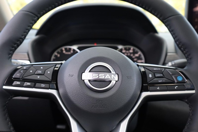 Nissan Altima Vehicle Image 10