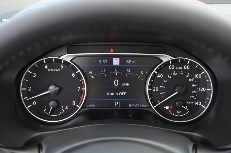 Nissan Altima Vehicle Image 11