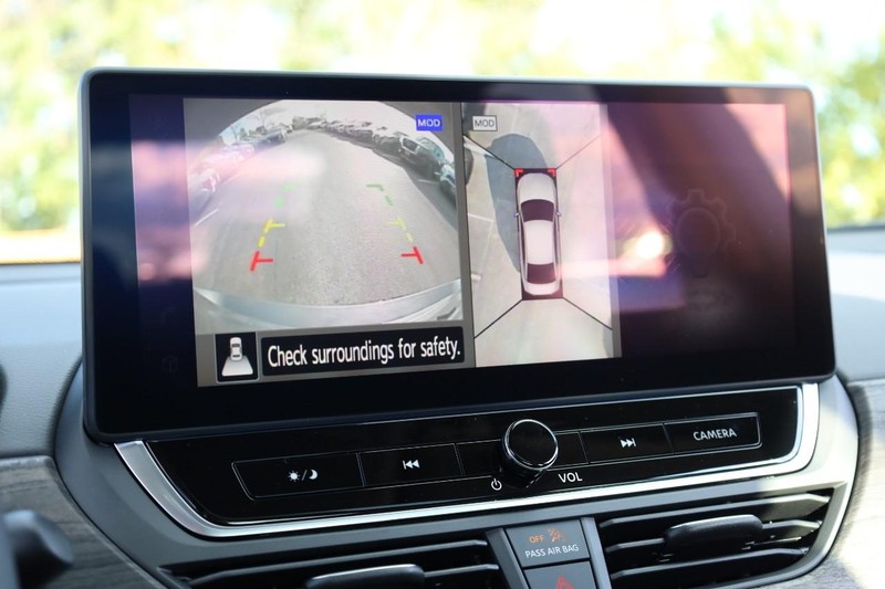 Nissan Altima Vehicle Image 14