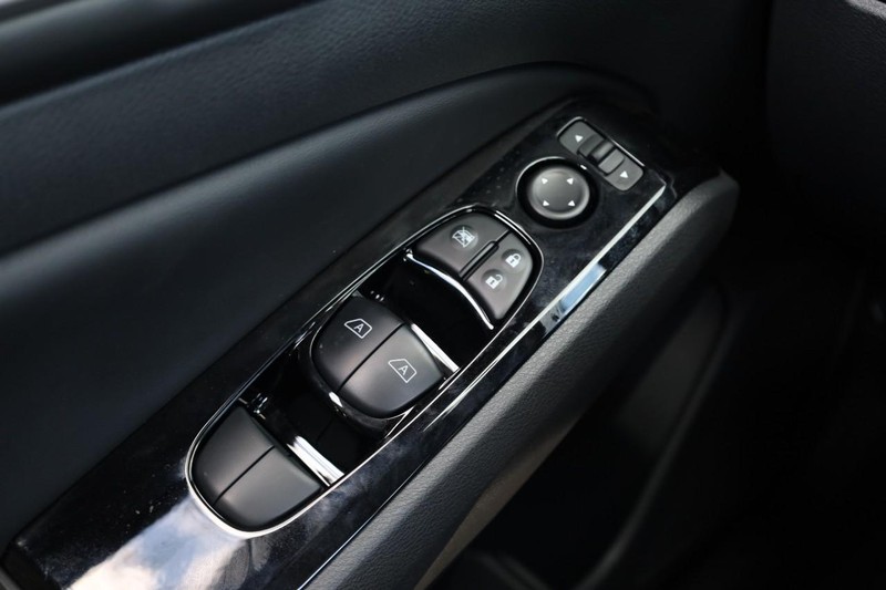 Nissan Altima Vehicle Image 20