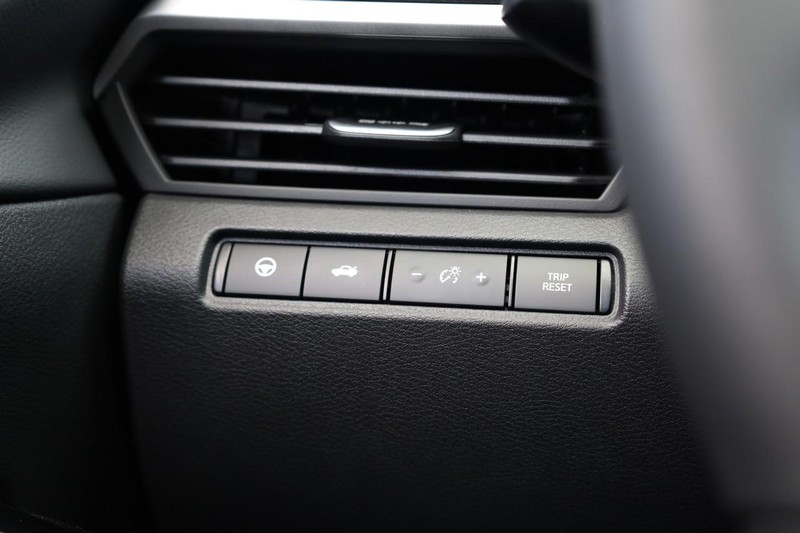 Nissan Altima Vehicle Image 21