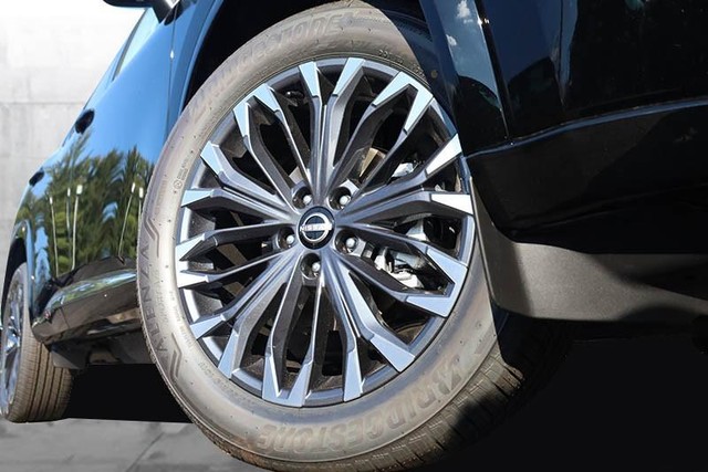 Nissan Rogue Vehicle Image 03