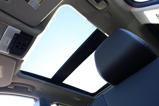 Nissan Rogue Vehicle Image 09