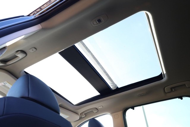 Nissan Rogue Vehicle Image 10