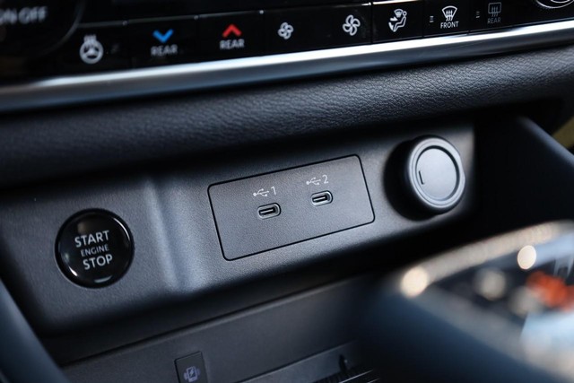 Nissan Rogue Vehicle Image 17