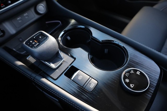 Nissan Rogue Vehicle Image 18