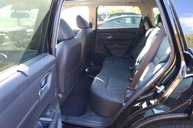 Nissan Rogue Vehicle Image 24