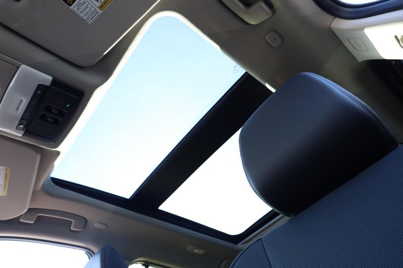 Nissan Rogue Vehicle Image 09