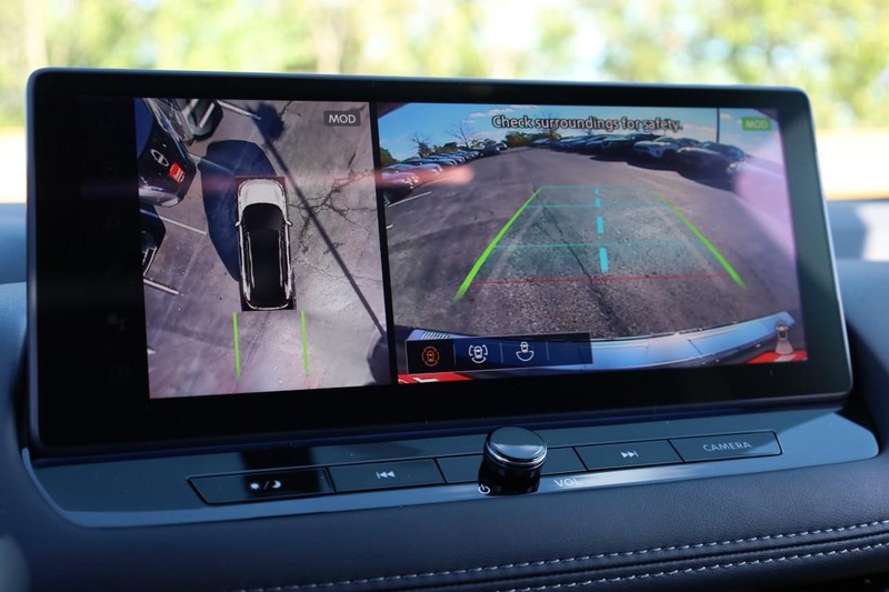 Nissan Rogue Vehicle Image 15