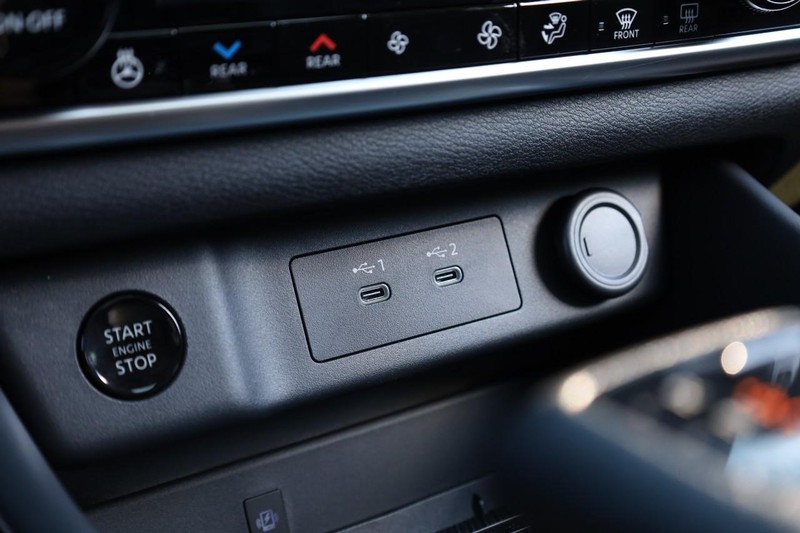 Nissan Rogue Vehicle Image 17